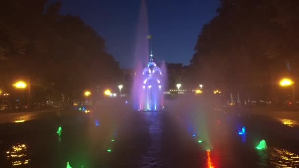 在晚上的喷泉 — 图库视频影像