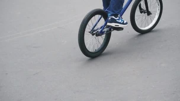 Truco malo en una bicicleta — Vídeos de Stock