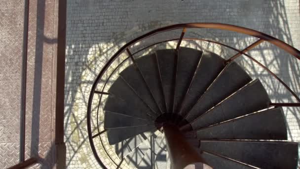 Scale Spirale Vista Dall Alto Discesa Ringhiere Tessitura Ringhiere Legno — Video Stock