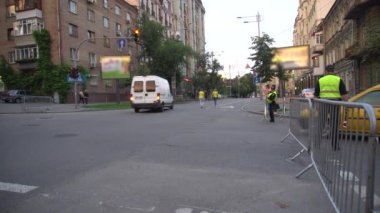 Çit bir maraton için yolda