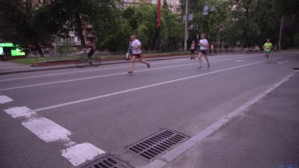 A lot of People Run Past the Camera — стоковое видео