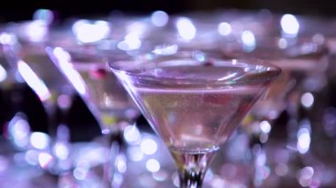 Şampanya ile martini gözlük