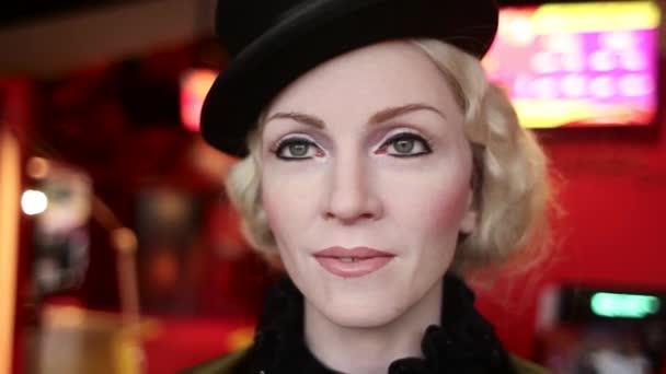 Yüzü balmumu şekil Madonna yıldız — Stok video