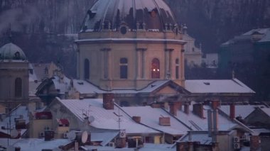 Katedral kubbe üzerinde yansıyan gündoğumu