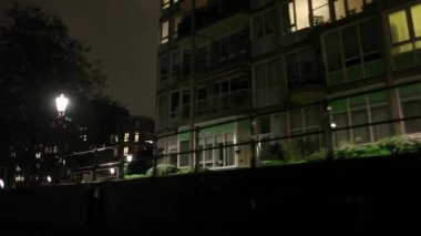 Geceleri sokakta bir gezi