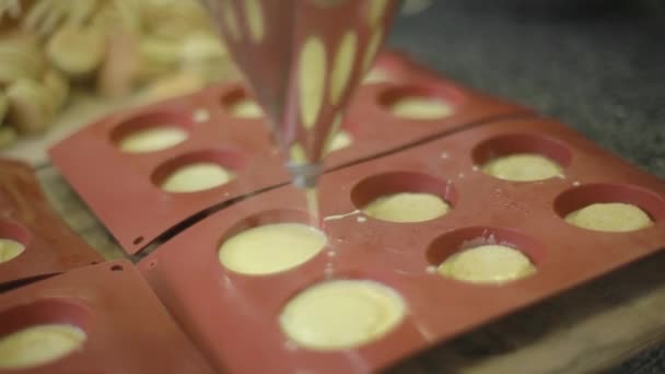 Professionell utrustning för bakning cookies — Stockvideo