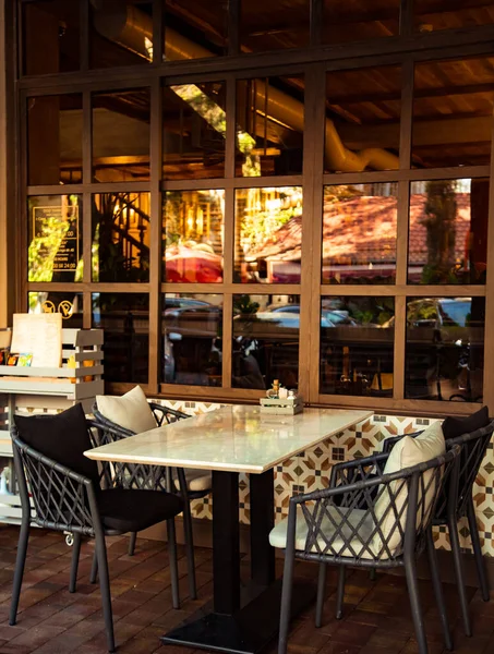 Café Extérieur Été Confortable Restaurant Avec Intérieur Des Meubles Élégants — Photo