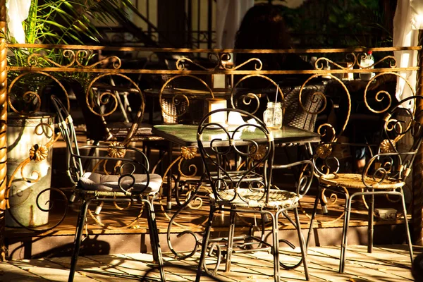 Gemütliches Sommer Café Freien Restaurant Mit Stilvollem Interieur Und Möbeln — Stockfoto