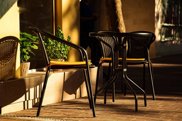 Helle Und Stilvolle Möbel Für Ein Sommercafé Auf Der Straße — Stockfoto