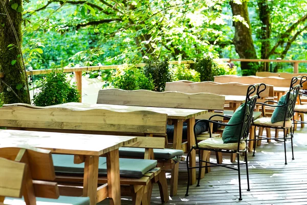 Stylish Wooden Natural Furniture Summer Outdoor Cafe — Foto de Stock
