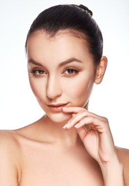 Güzel genç kız temiz yüzü ile portresi. 