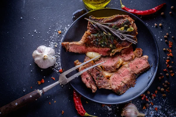 Grilled steak sliced on a plate. — Stock Photo, Image