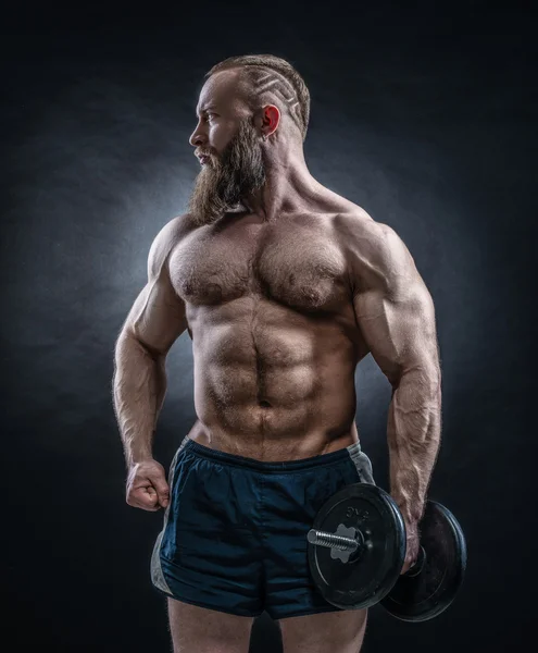 Bodybuilder fort avec six pack, abdos parfaits, épaules, biceps — Photo