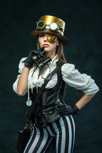 Dürbün ile bir güzel steampunk kız portresi — Stok fotoğraf