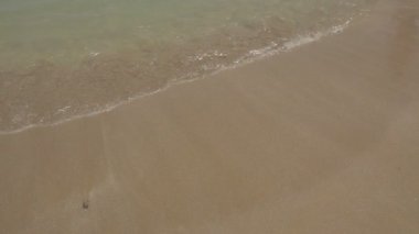 Kum Sahili 'nde Deniz Dalgaları.