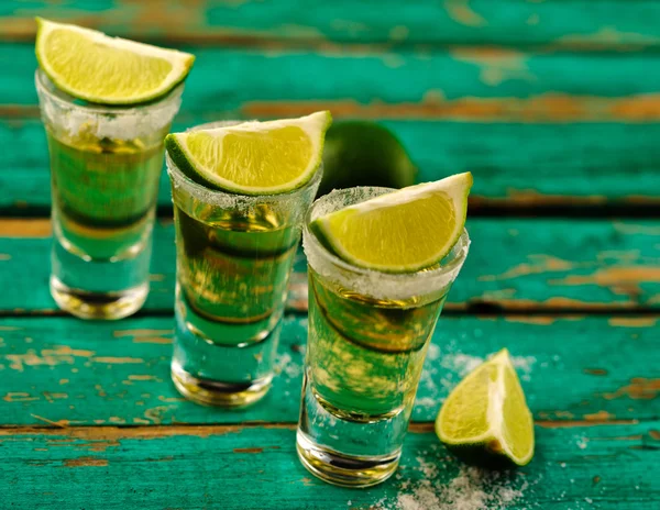 Mexican Gold Tequila with lime and salt on wooden table — Stock Photo, Image
