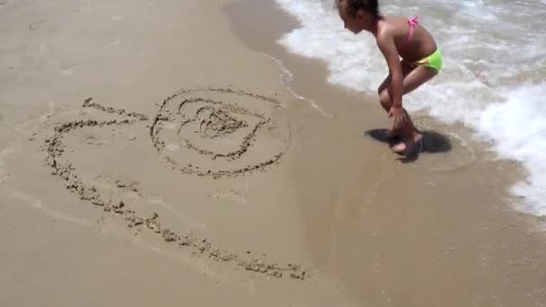 Child Playing in Sea Sand Beach, Little Girl on Tropical Exotic Sea Coastline — Stock Video