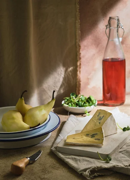 Conjunto Mesa Queijo Com Vinho Fruta Cozinha Mediterrânica — Fotografia de Stock