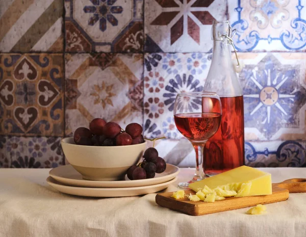 Conjunto Mesa Queijo Com Vinho Fruta Cozinha Mediterrânica — Fotografia de Stock