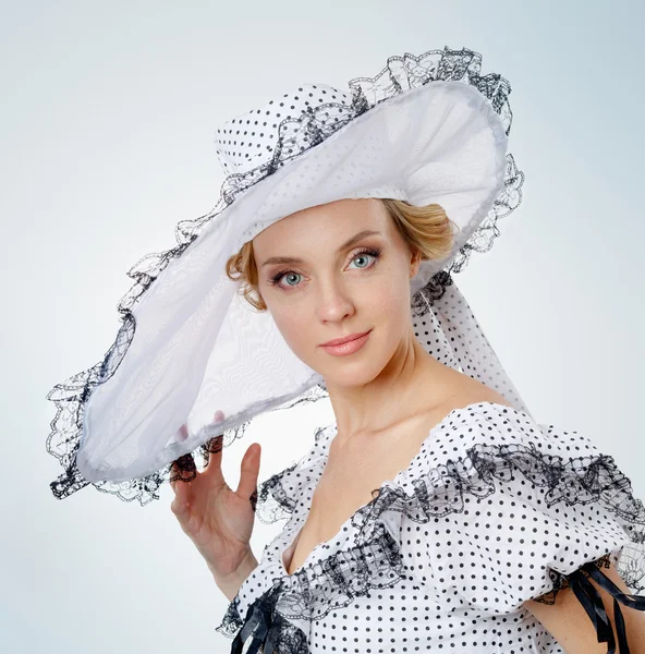 Mujer en sombrero retro retrato —  Fotos de Stock