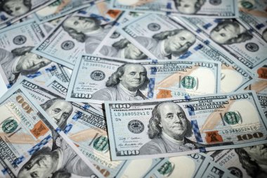 Arkaplan olarak 100 dolar.