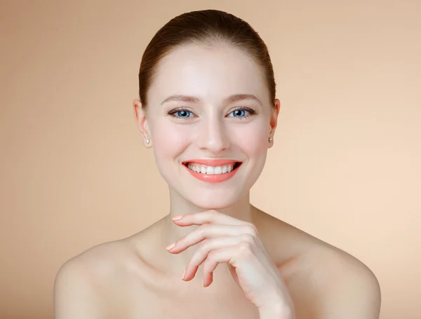 Smiling girl with blue eyes. — Stock Photo, Image