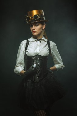 Zarif steampunk kız saati ile