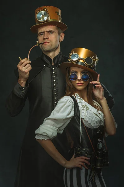 The couple steampunk. A man with a pipe and a girl with glasses — Stock Photo, Image