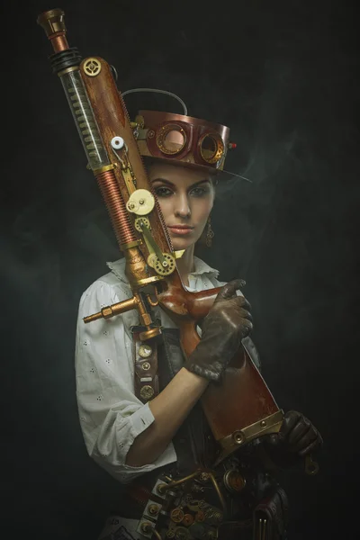 Beautiful girl steampunk in arms. — Stock Photo, Image