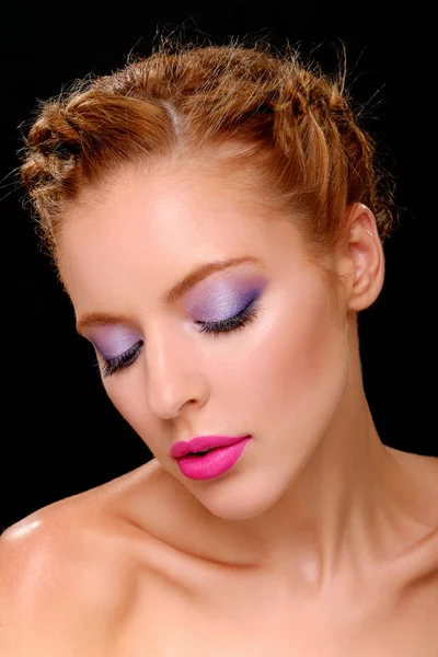 Mooi meisje met heldere fashion make-up. — Stockfoto