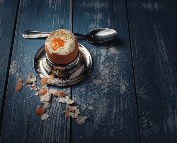 Boiled egg for breakfast on wooden table. — Stock Photo, Image
