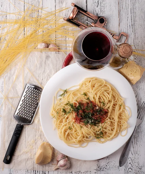 Italian pasta cooked in a rustic style with a sauce of fresh tom — Stock Photo, Image