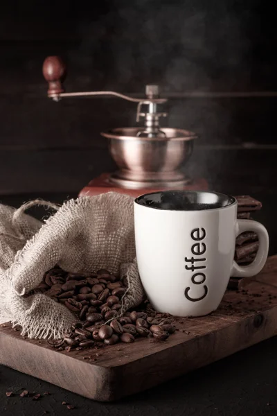 Xícara de café quente com chocolate . — Fotografia de Stock