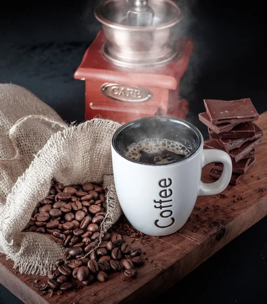 Xícara de café quente com chocolate . — Fotografia de Stock