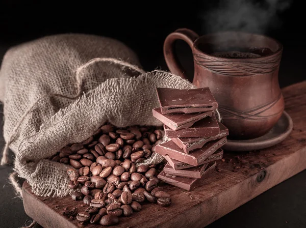 Xícara de café quente com chocolate . — Fotografia de Stock