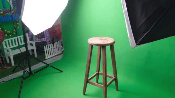 Photo or video studio with two hexagone studio lights. Green screen and fixed chair — Stock Video
