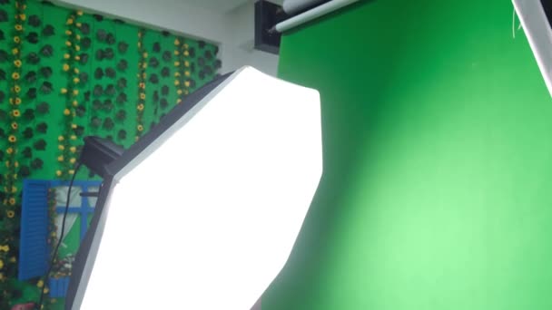 Studio soft light back screen. Lighting studio equipment. Green screen. — Stock Video