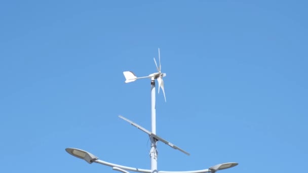 Směr větru vrtulky se pohybuje. 4K zpomalený pohyb — Stock video