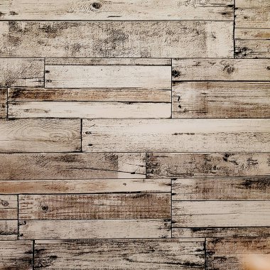 Duvar dekoru için geometrik desenli gri seramik fayans. Beton taş arka plan. İç tasarım projesi için ahşap yüzeyi taklit eden yatay panellere sahip doku.