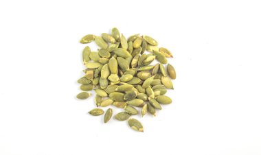 beyaz arkaplanda kabak tohumları