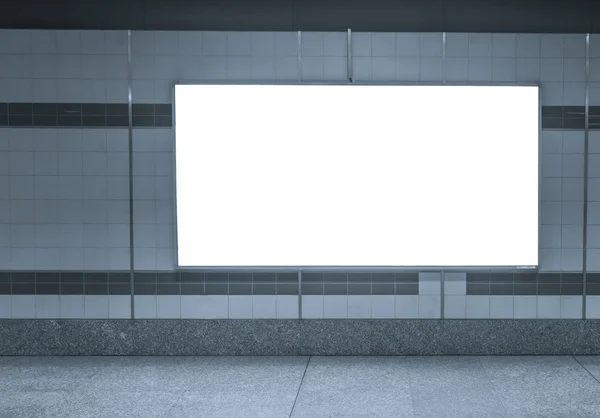 Cartel grande horizontal en blanco en la estación de metro — Foto de Stock