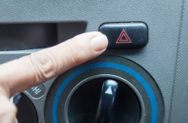Araba acil ışık botton isabet parmak