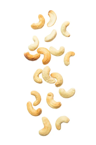 Cashewnötter faller på vit bakgrund — Stockfoto