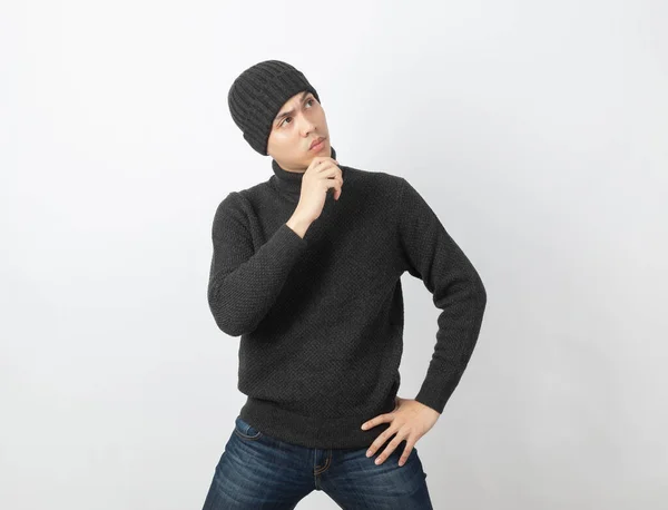 Junge Gut Aussehende Asiatische Mann Trägt Grauen Pullover Und Beanie — Stockfoto