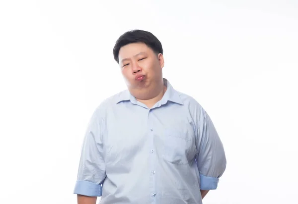 Portret Tłustego Azjatyckiego Biznesmena Zabawną Twarzą Odizolowaną Białym Tle — Zdjęcie stockowe