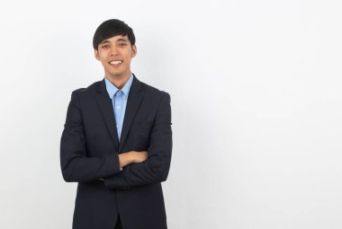 Beyaz arka planda izole edilmiş yakışıklı Asyalı iş adamının portresi..