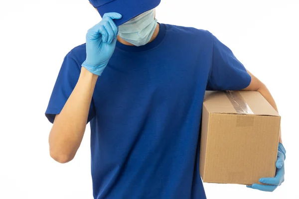 Teslimatçı Tıbbi Eldiven Giymiş Maske Takmış Beyaz Arka Planda Izole — Stok fotoğraf
