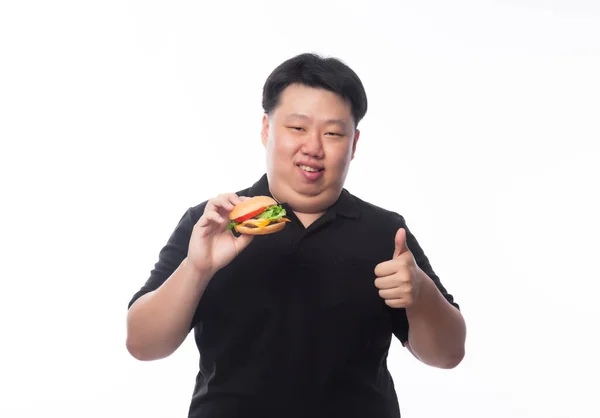 Junge Funny Fat Asiatische Mann Hält Hamburger Und Zeigt Daumen — Stockfoto