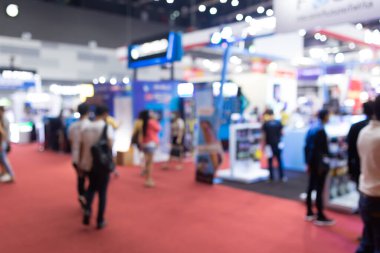 Sergi salonundaki soyut bulanık insanlar fuar fuarı geçmişi. İş fuarı, iş fuarı ya da borsa. Organizasyon ya da şirket etkinliği, ticari ticaret ya da alışveriş merkezi pazarlama reklam kavramı.