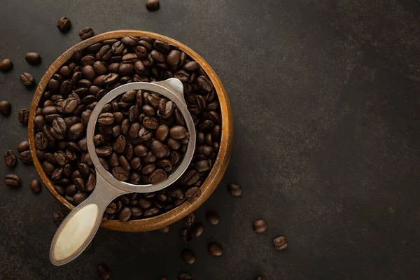 stock image Coffee beans in wooden bowl on grunge background.